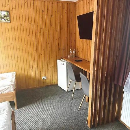 费尔瓦洛克木屋 酒店 *