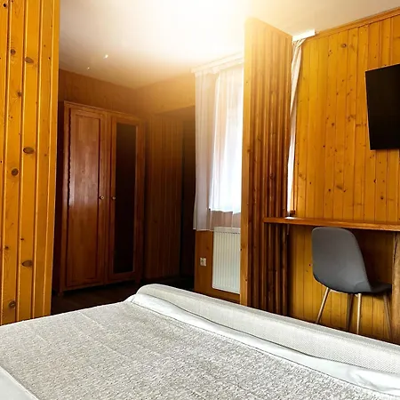 Filvarok Hotel *